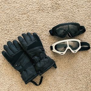 Snow Gloves and goggles